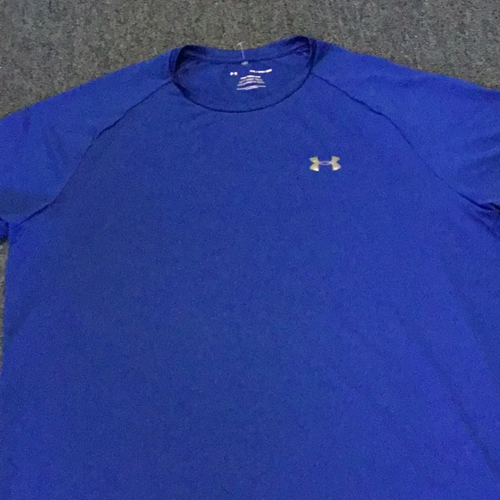 UNDER ARMOUR SHIRT MEN.